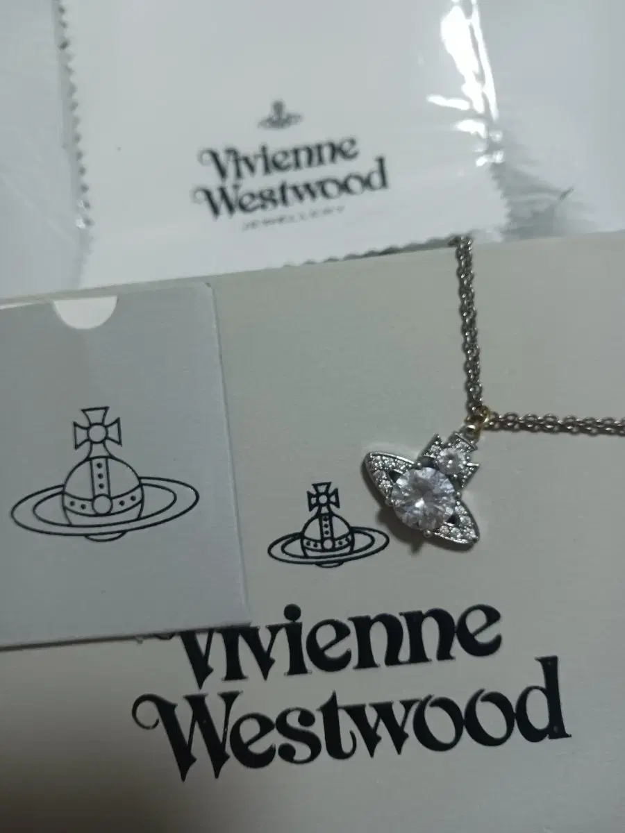 Vivienne westwood 비비안웨스트우드 빅 큐빅 ORB 목걸이