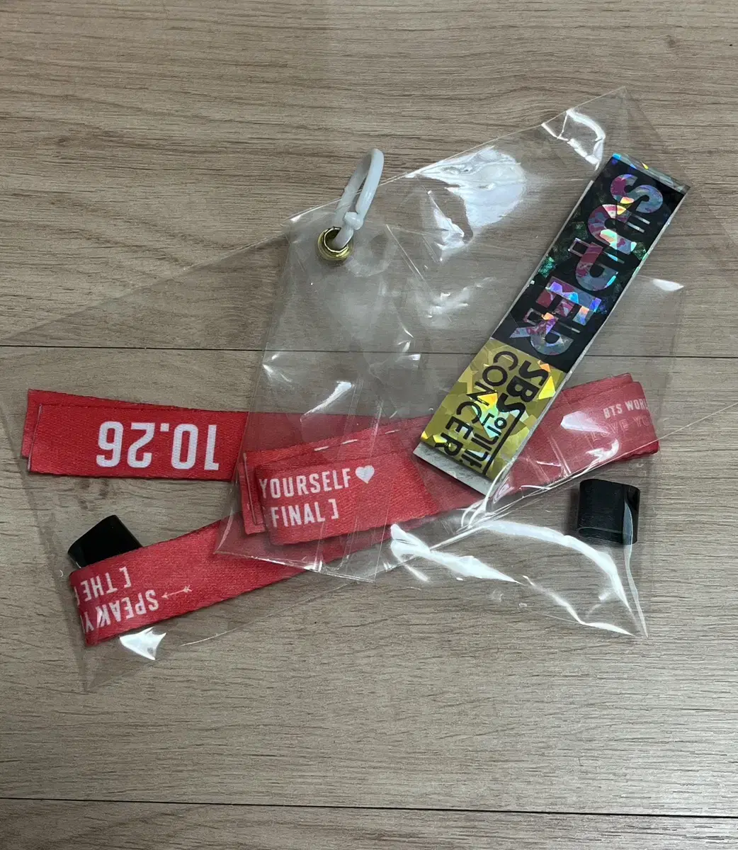 I'm selling my bangtan collectible concert bracelet.