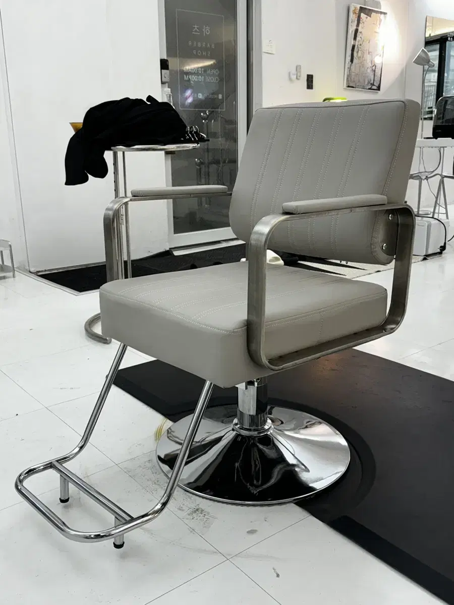 Sell your hairdressing chair