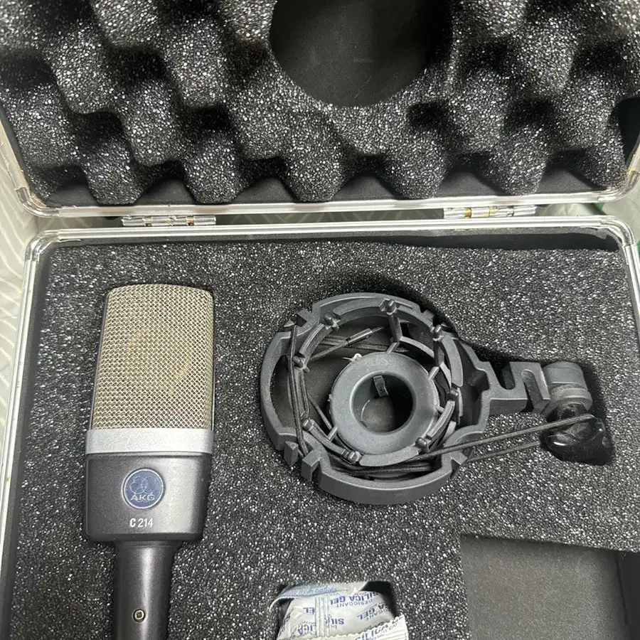 AKG c214 콘덴서마이크