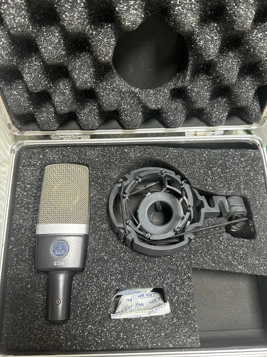 AKG c214 콘덴서마이크