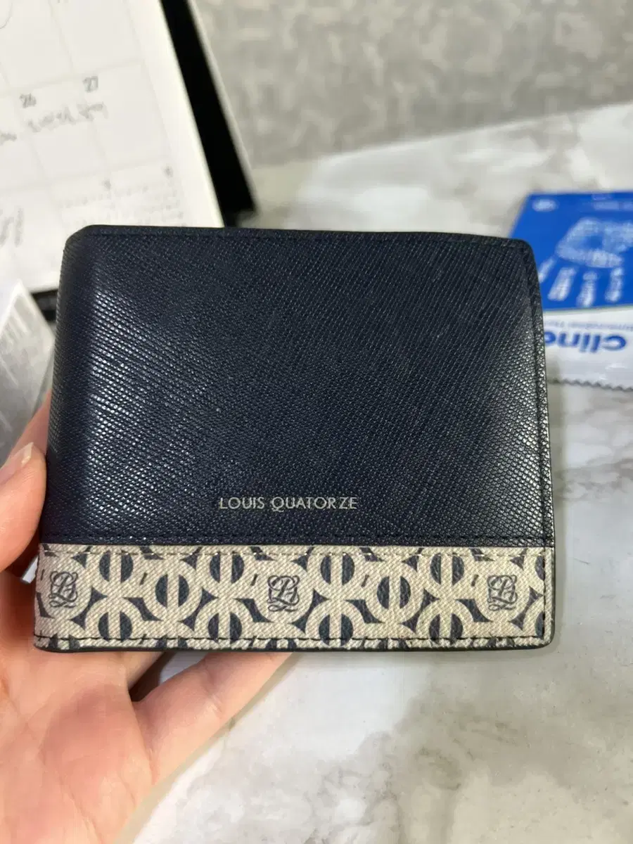 (used 1-2 times) Lew's Couture Wallet