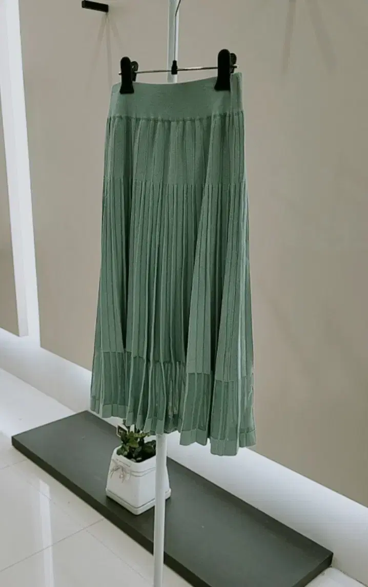 Zigot mint banded knit pleated skirt