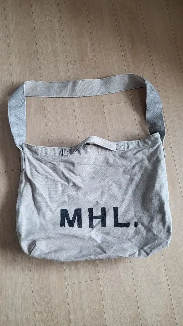 MHL 마가렛호웰  크로스백