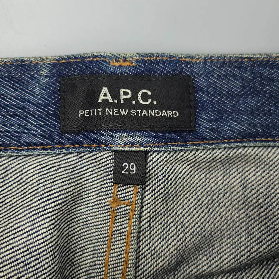 A.P.C 아페쎄 진청워싱 쁘띠 스탠다드 버튼플라이 셀비지 청바지 데님팬