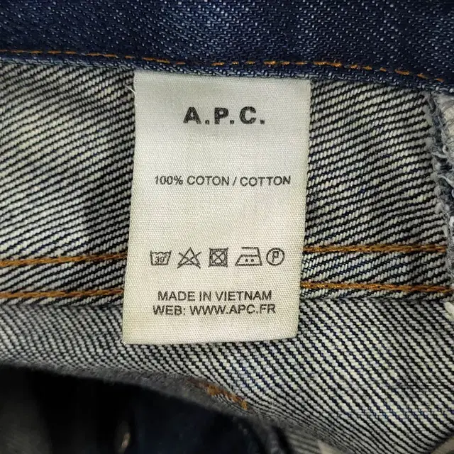 A.P.C 아페쎄 진청워싱 쁘띠 스탠다드 버튼플라이 셀비지 청바지 데님팬