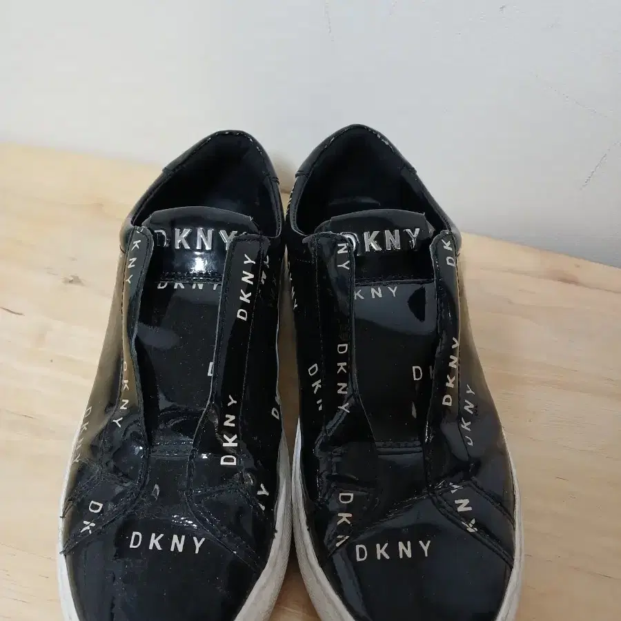 DKNY신발240