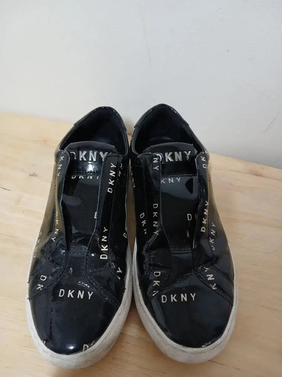 DKNY신발240