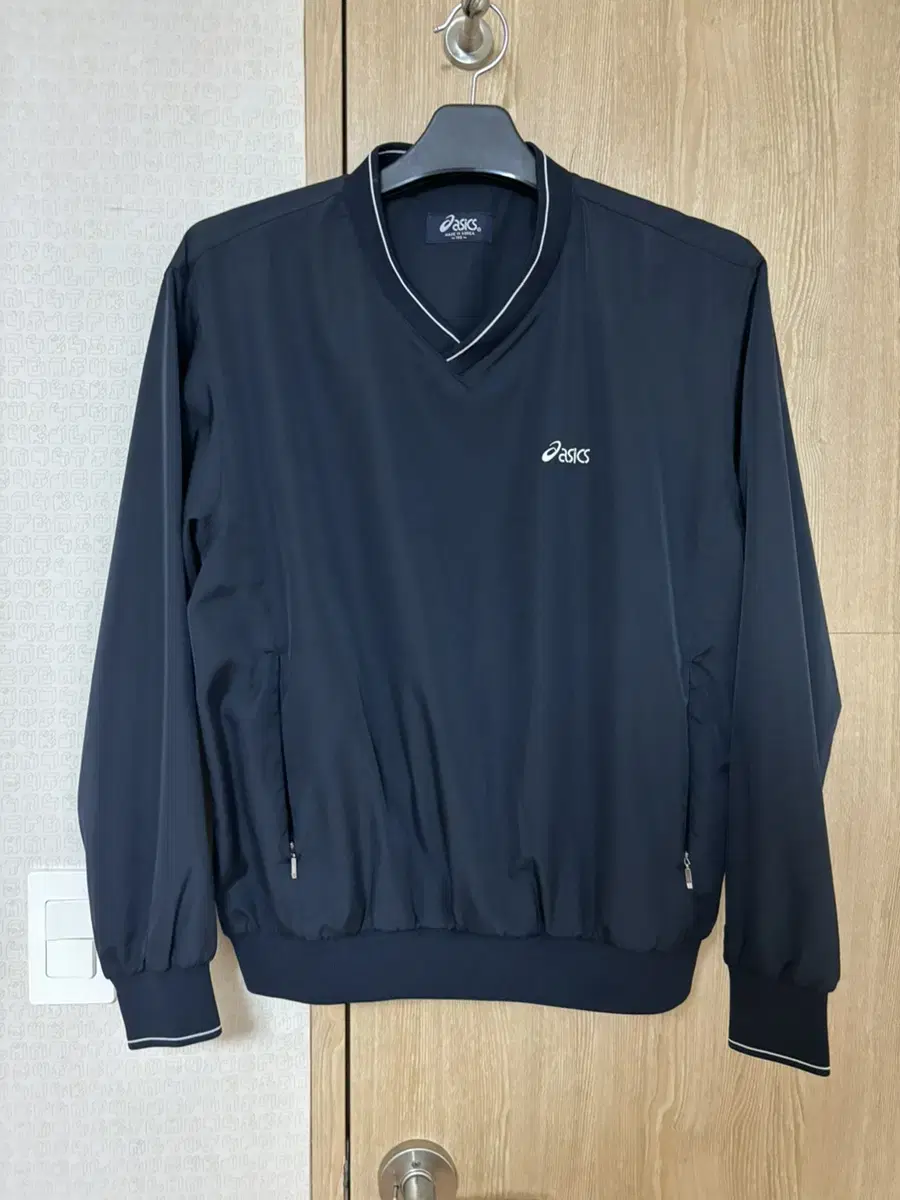 Asics V-Neck Navy Windbreaker L