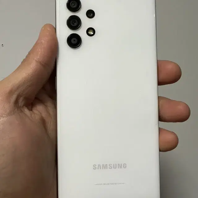 갤럭시 A32 화이트 64GB 판매합니다.