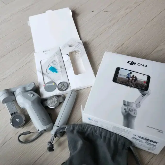 오즈모 짐벌 dji OM4. 풀박스구성, 생활기스거의없음. 상태최상