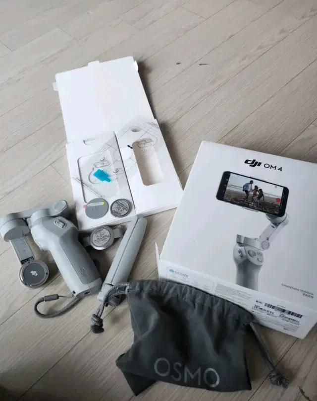 오즈모 짐벌 dji OM4. 풀박스구성, 생활기스거의없음. 상태최상