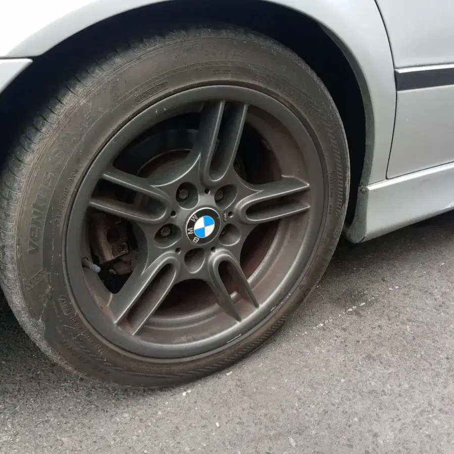 bmw e39 2000년식 528i 부품판매합니다..