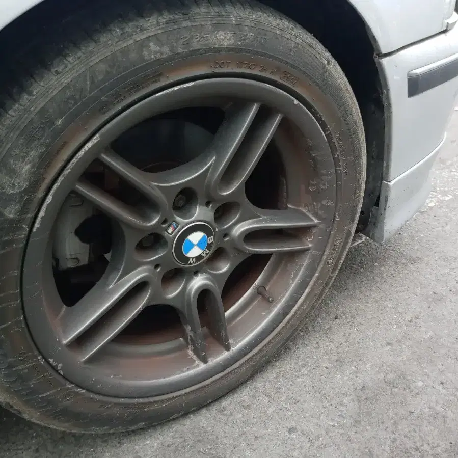 bmw e39 2000년식 528i 부품판매합니다..