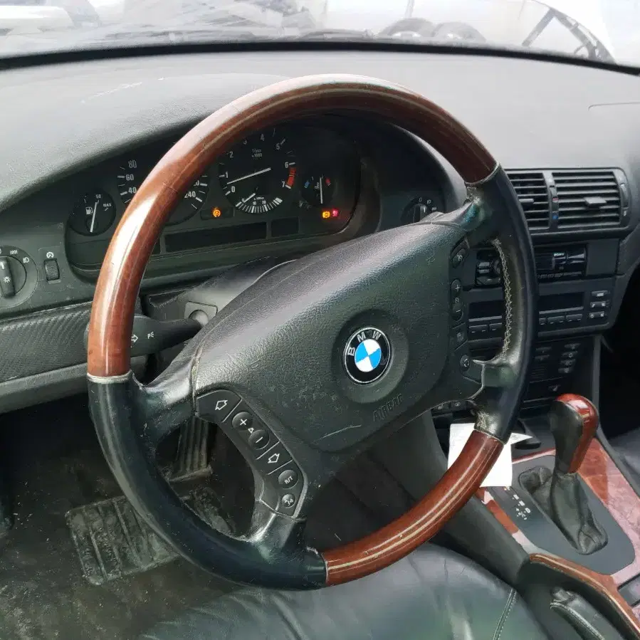 bmw e39 2000년식 528i 부품판매합니다..