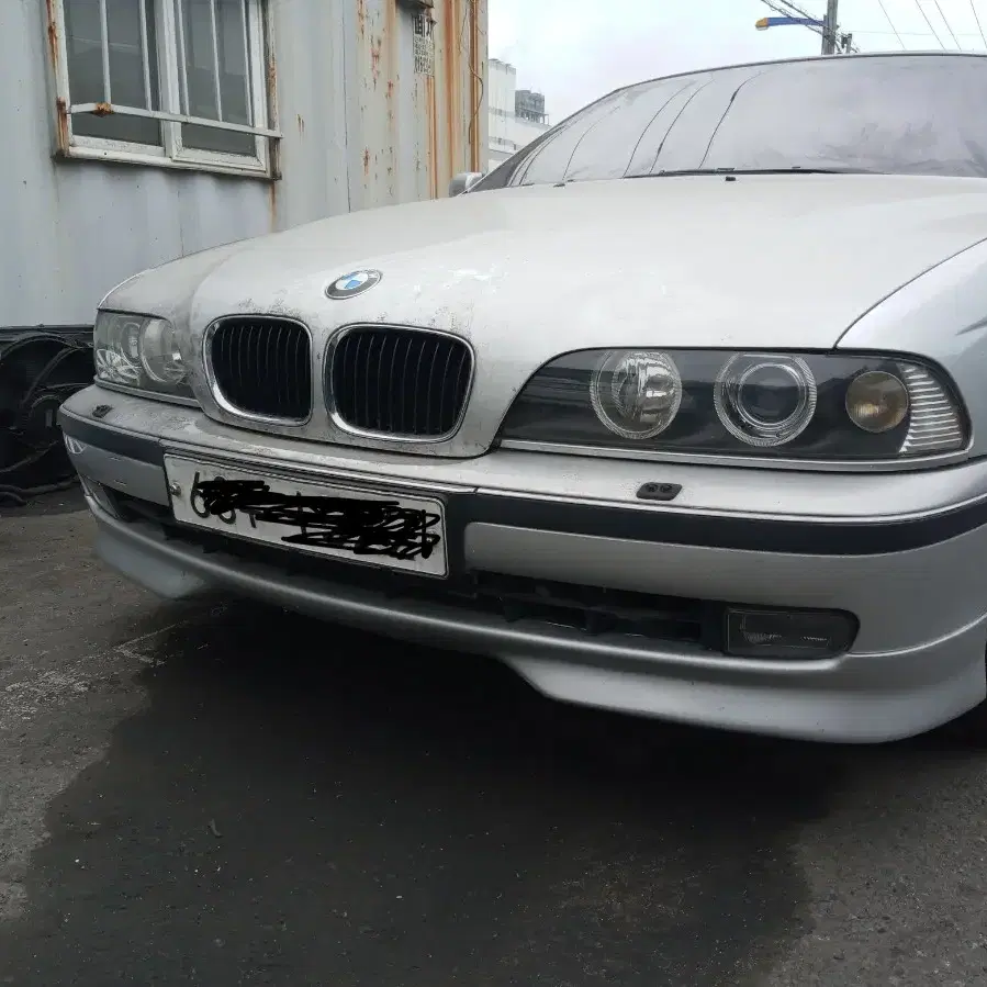 bmw e39 2000년식 528i 부품판매합니다..