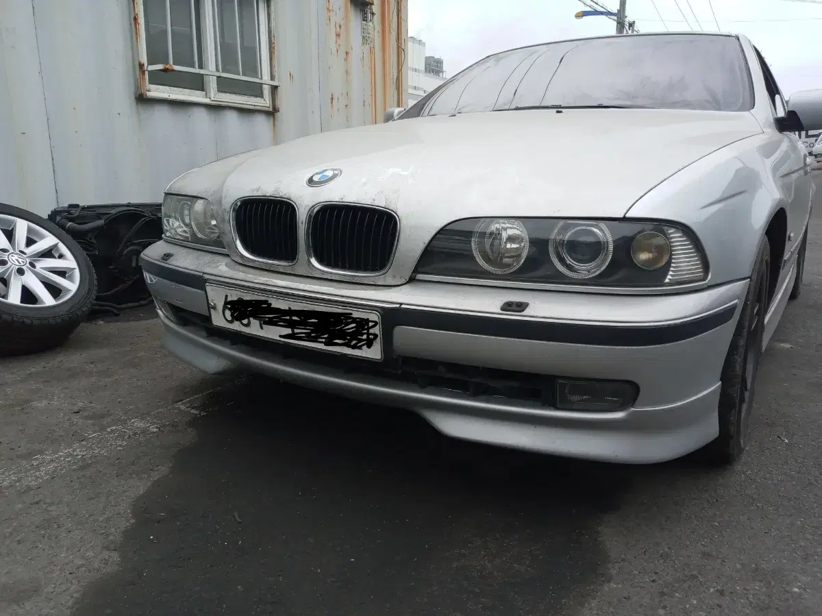 bmw e39 2000년식 528i 부품판매합니다..