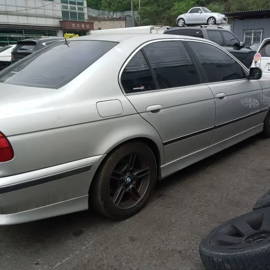 bmw e39 2000년식 528i 부품판매합니다..