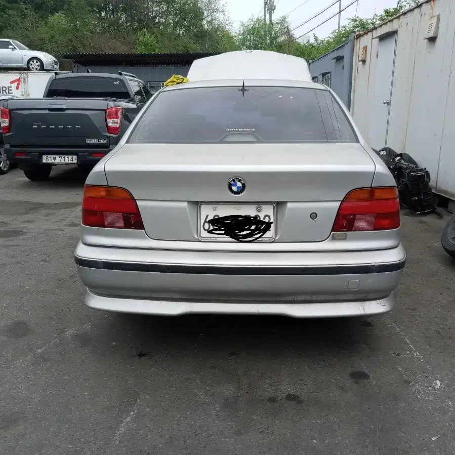 bmw e39 2000년식 528i 부품판매합니다..