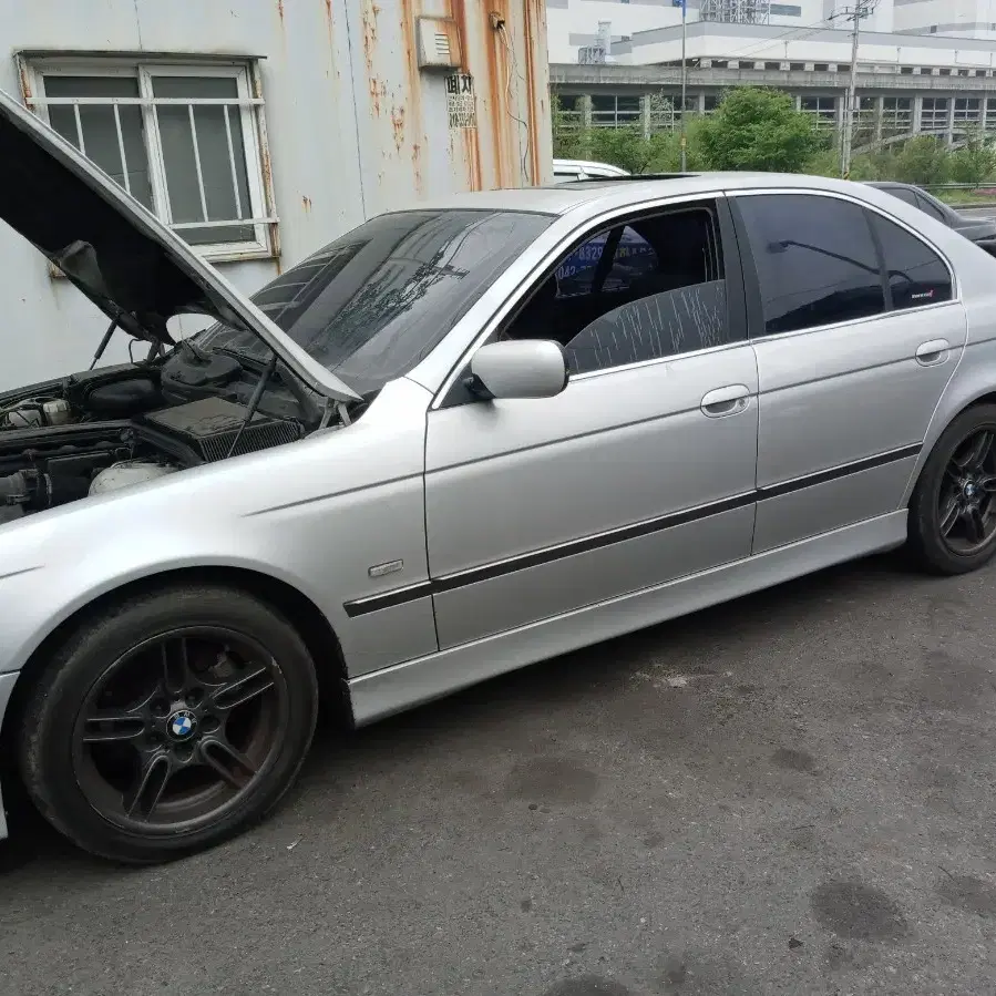 bmw e39 2000년식 528i 부품판매합니다..