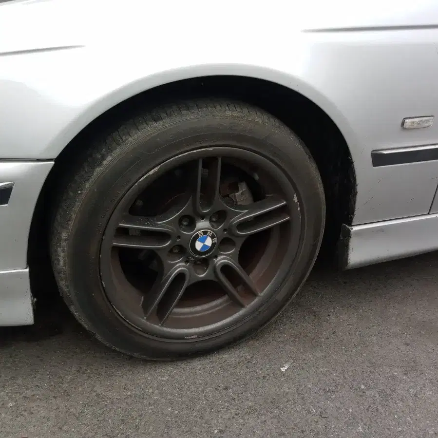 bmw e39 2000년식 528i 부품판매합니다..