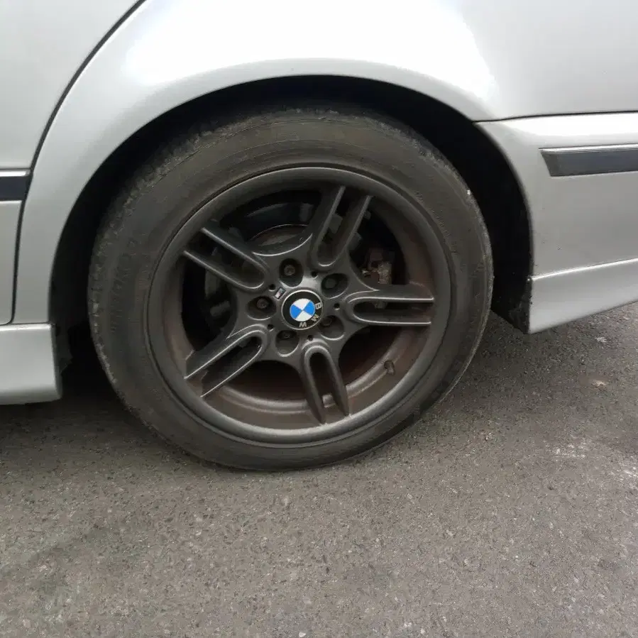 bmw e39 2000년식 528i 부품판매합니다..