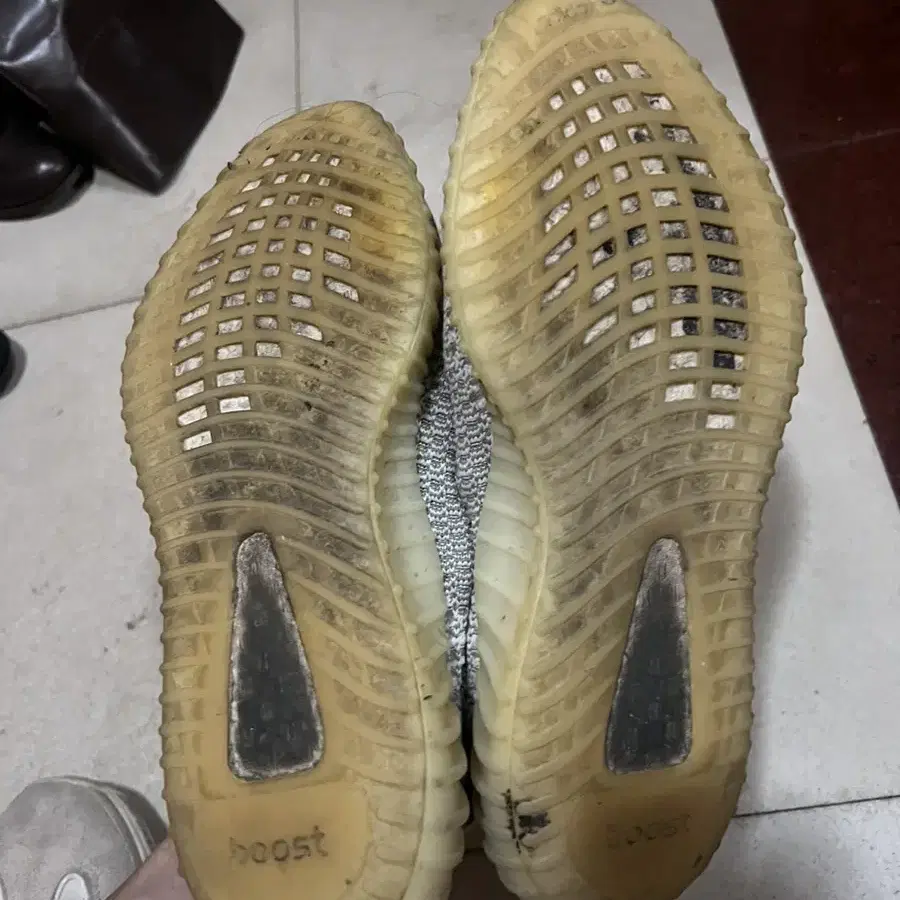 YEEZY Boost 350 스태틱 논리플렉티브