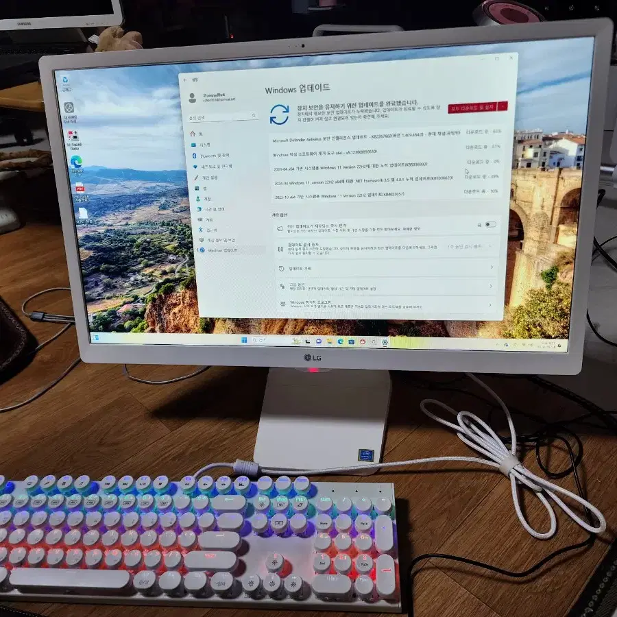 엘지 일체형pc 24인치 모니터에 모든게 다 들어간 pc 판매합니다 완전