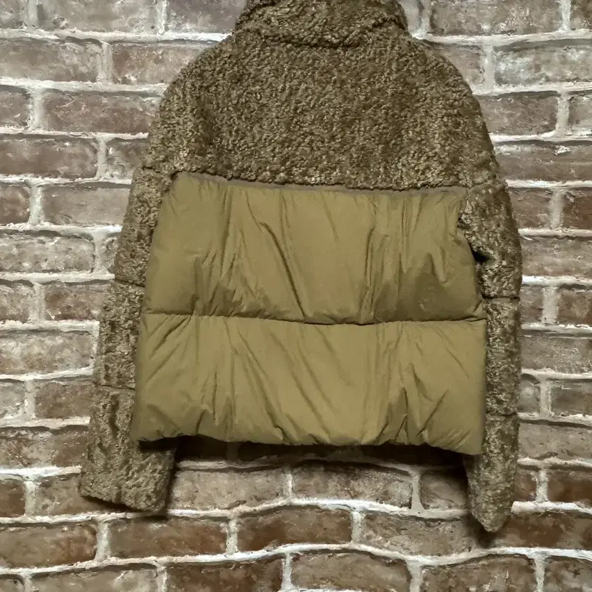 몽클레어 몽클레르 23fw 여성 segura 세구라 faux fur 패딩