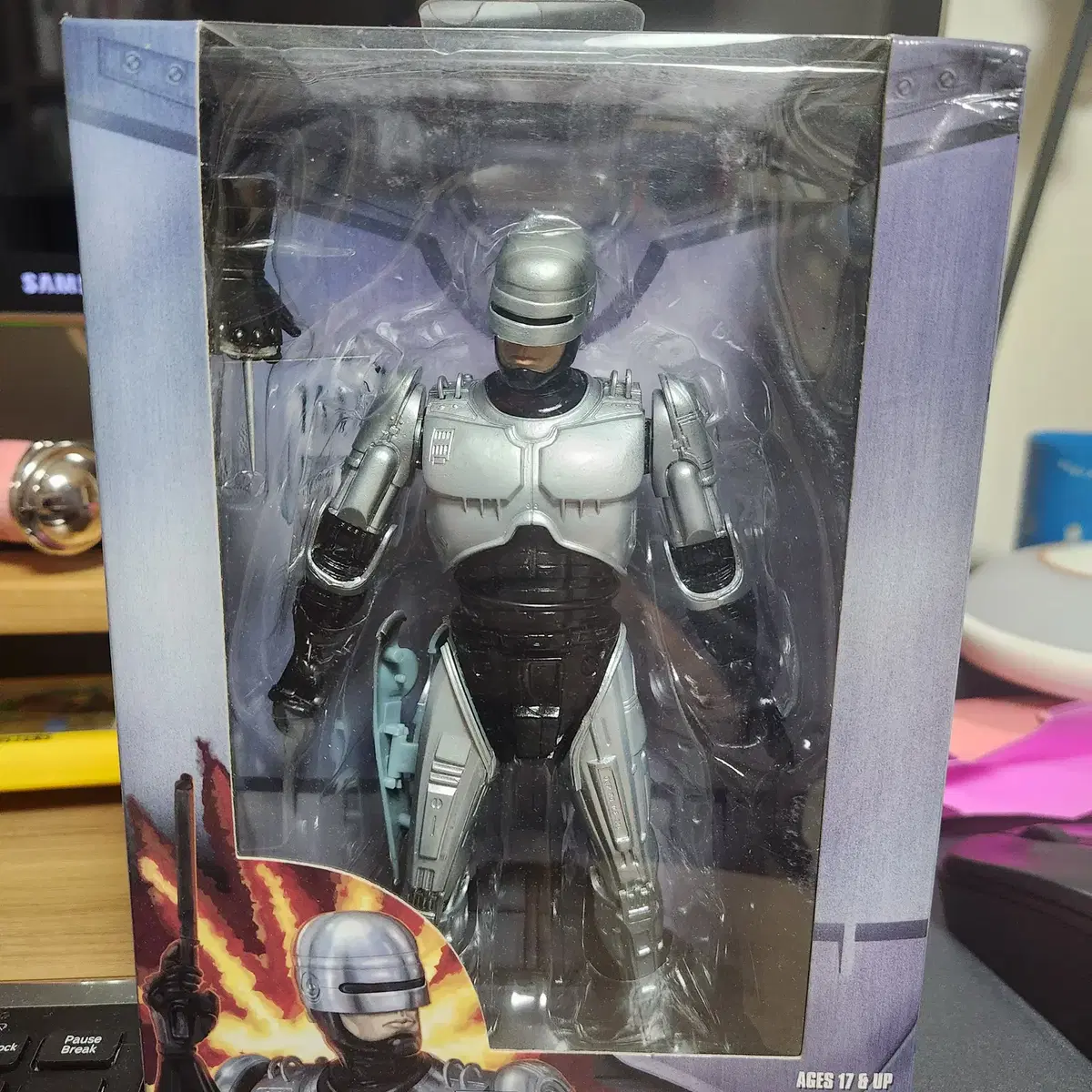 NECA ROBOCOP Holster action 7인치 2015년 출시