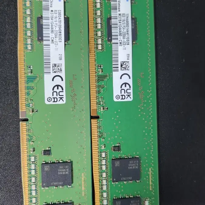 DDR4 커세어 램 16기가 8Gx2개, 삼성 램 8기가 2개