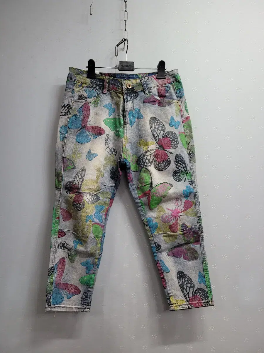 L) Butterfly jeans