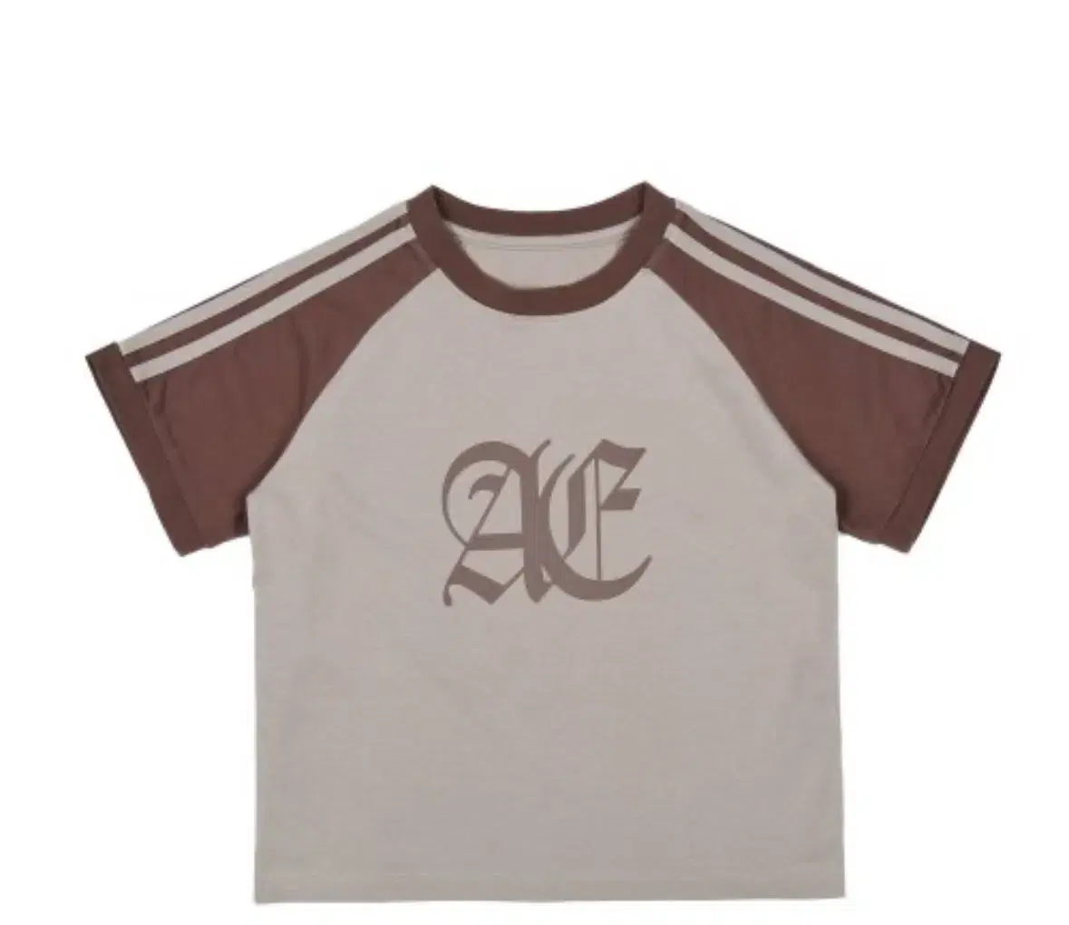 aeae GOTHIC LOGO CROP RAGLAN T-SHIRTS