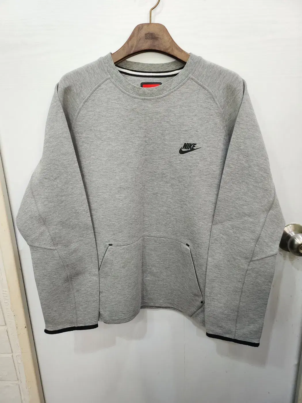 L,100 )) NIKE NIKE grey top in perfect condition Good Good Good!