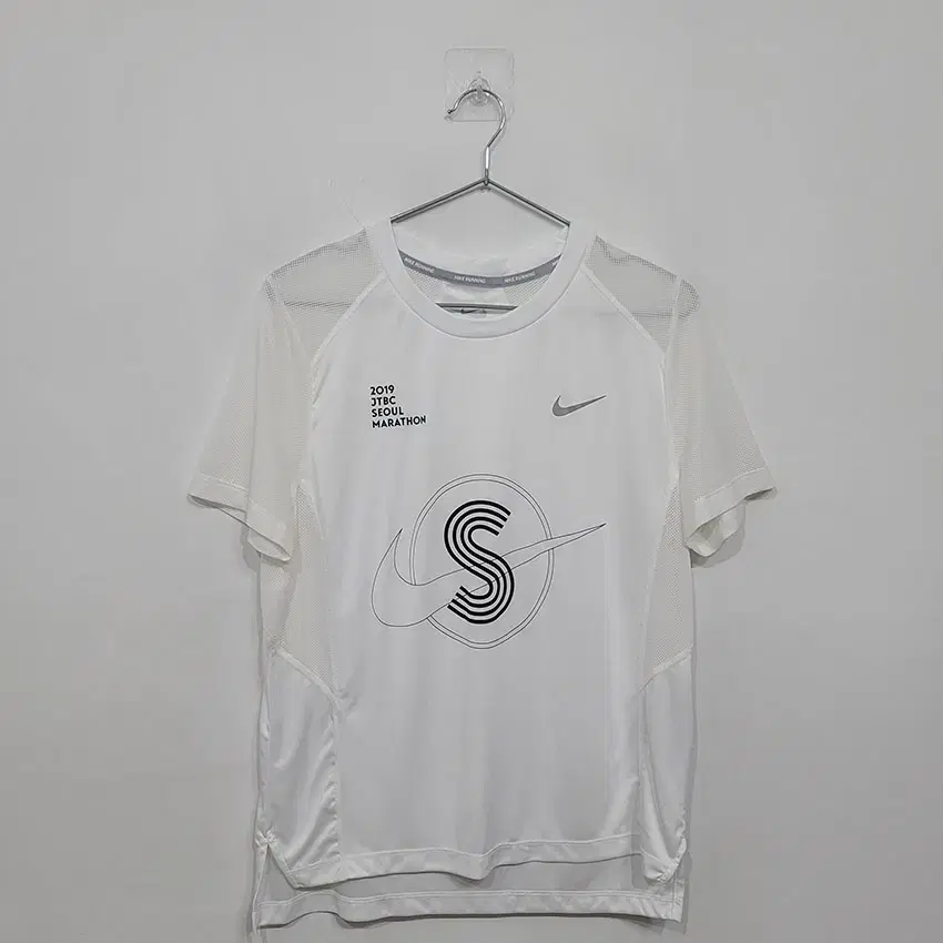 ~1 nike/womens/short-sleeved t-shirt/95-size/$274