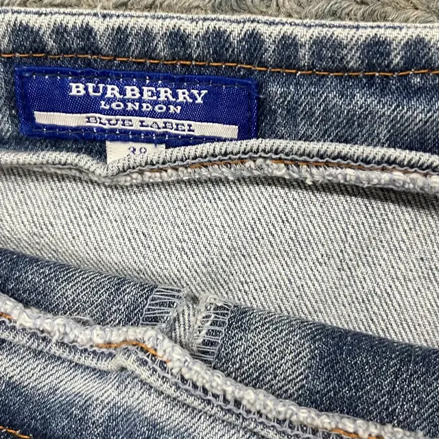 (N1900) BURBERRY 스커트