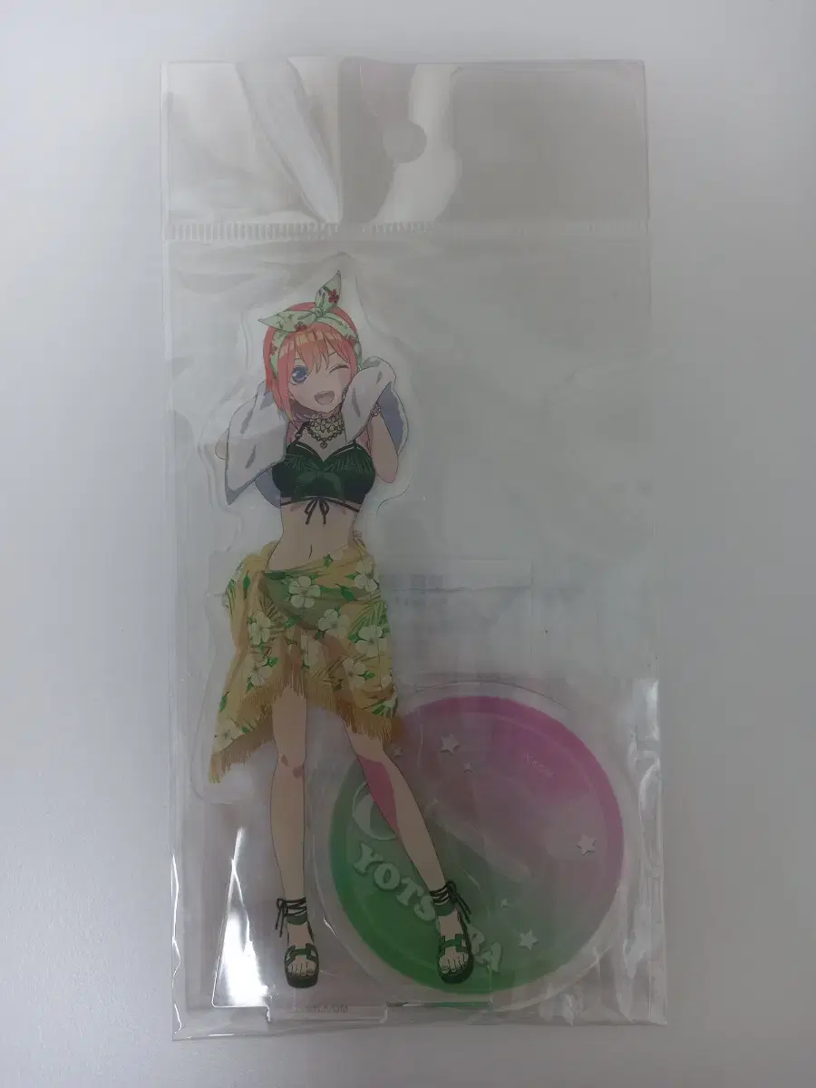 Bride of Five Quarters Nakano Yotsuba Sweet Memorial acrylic stand is for sale.