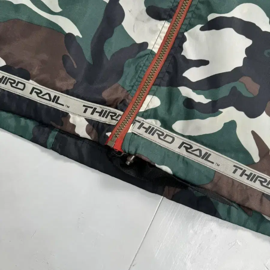 vintage 3rd rail camouflage windbreaker