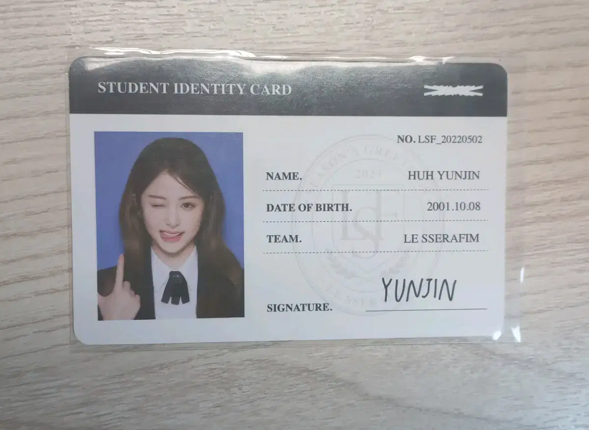 Deployment 0.35)le sserafim huh yunjin 2023 season's greetings idkard photocard 急處