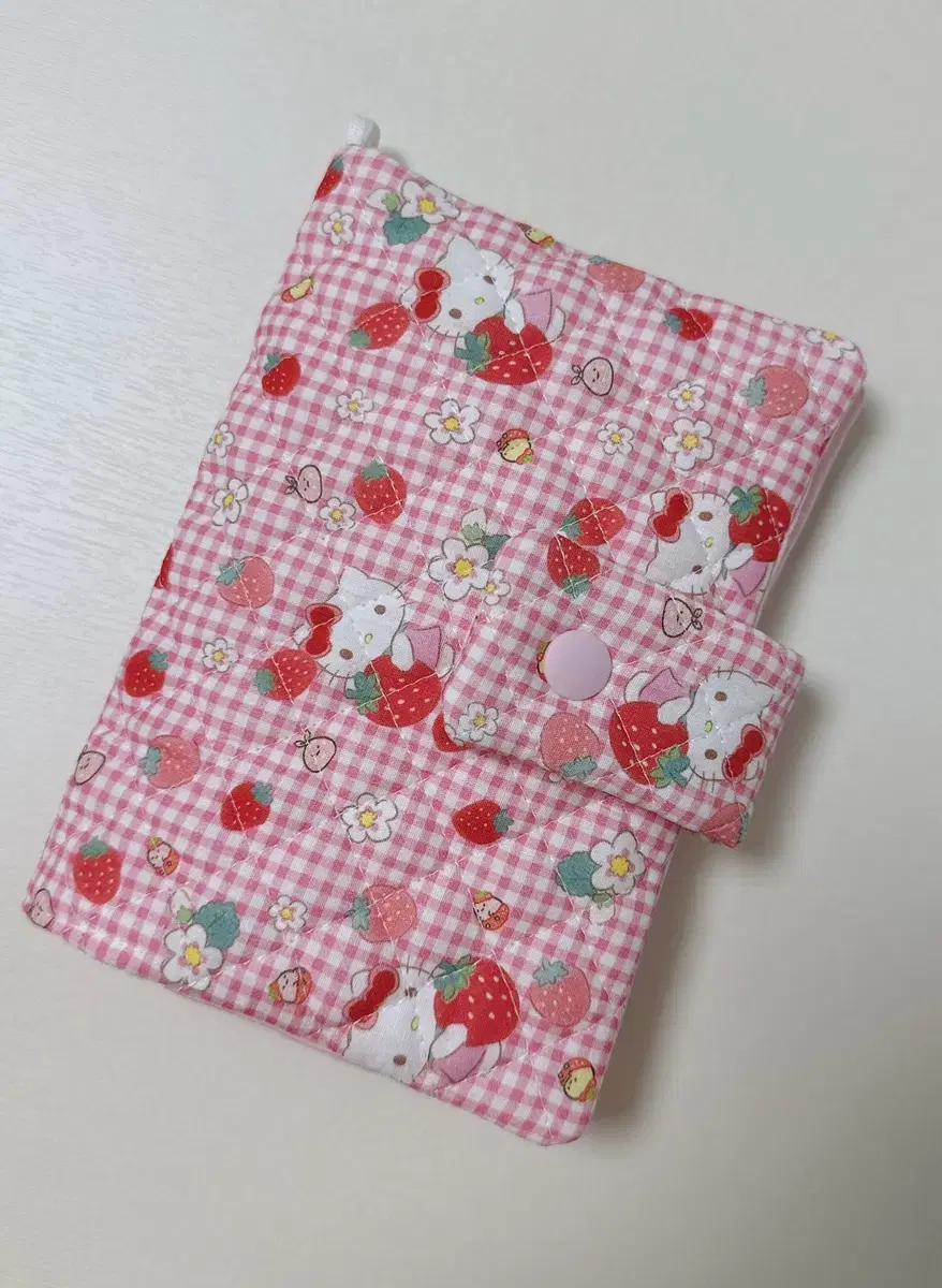 [Limited stock] A6 Strawberry Kitty Diary Cover