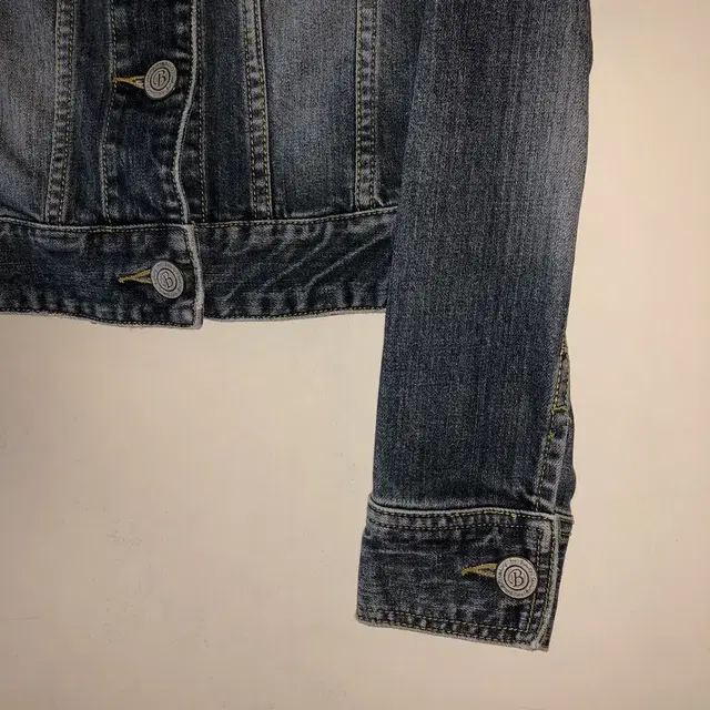 Vintage OZOC seeking for beauty denim