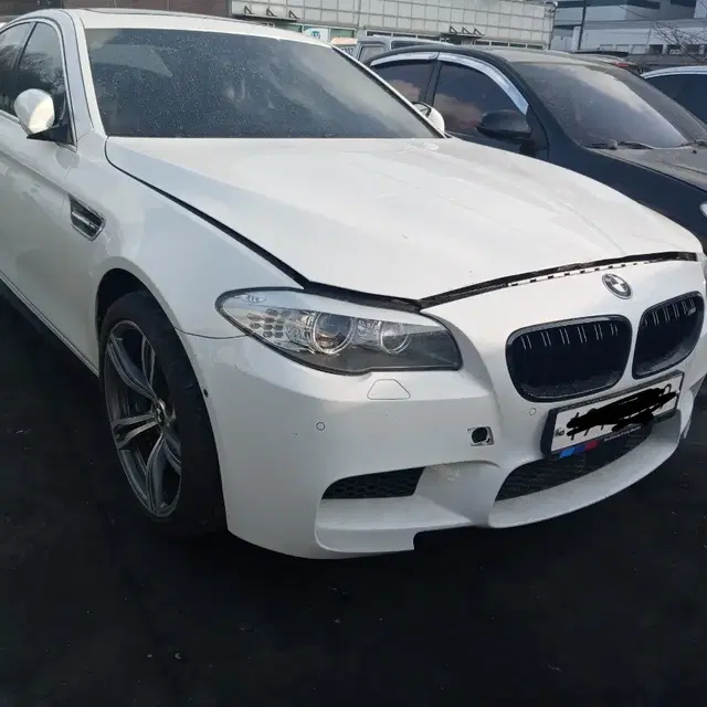 bmw f10 13년식 M5 부품 판매합니다.