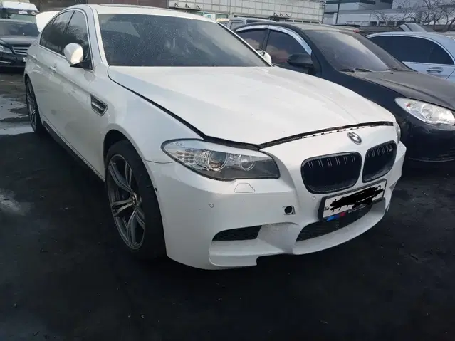 bmw f10 13년식 M5 부품 판매합니다.