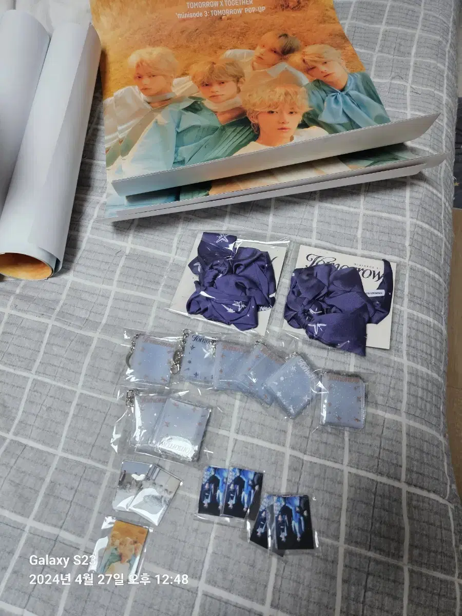 TXT pop up 100,000 won pre-order benefit sell (photobook keyring poster)