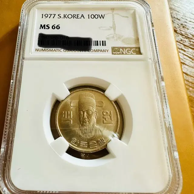 1977년도 100주 NGC66등급 100원 고등급