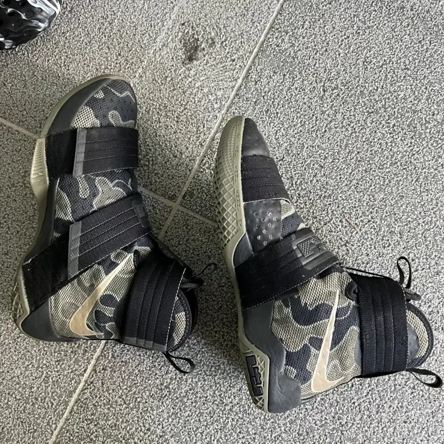 Mens Nike LEBRON SOLDIER 10 SFG