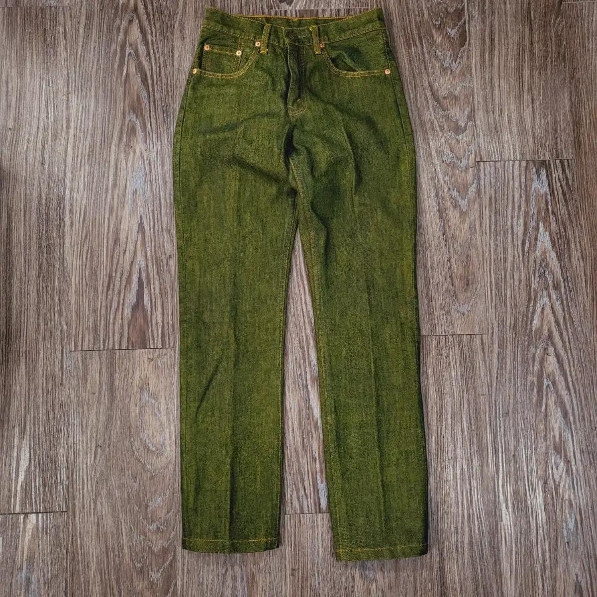 A161 [27] Levi's Old School Yel Green Wash Jeans