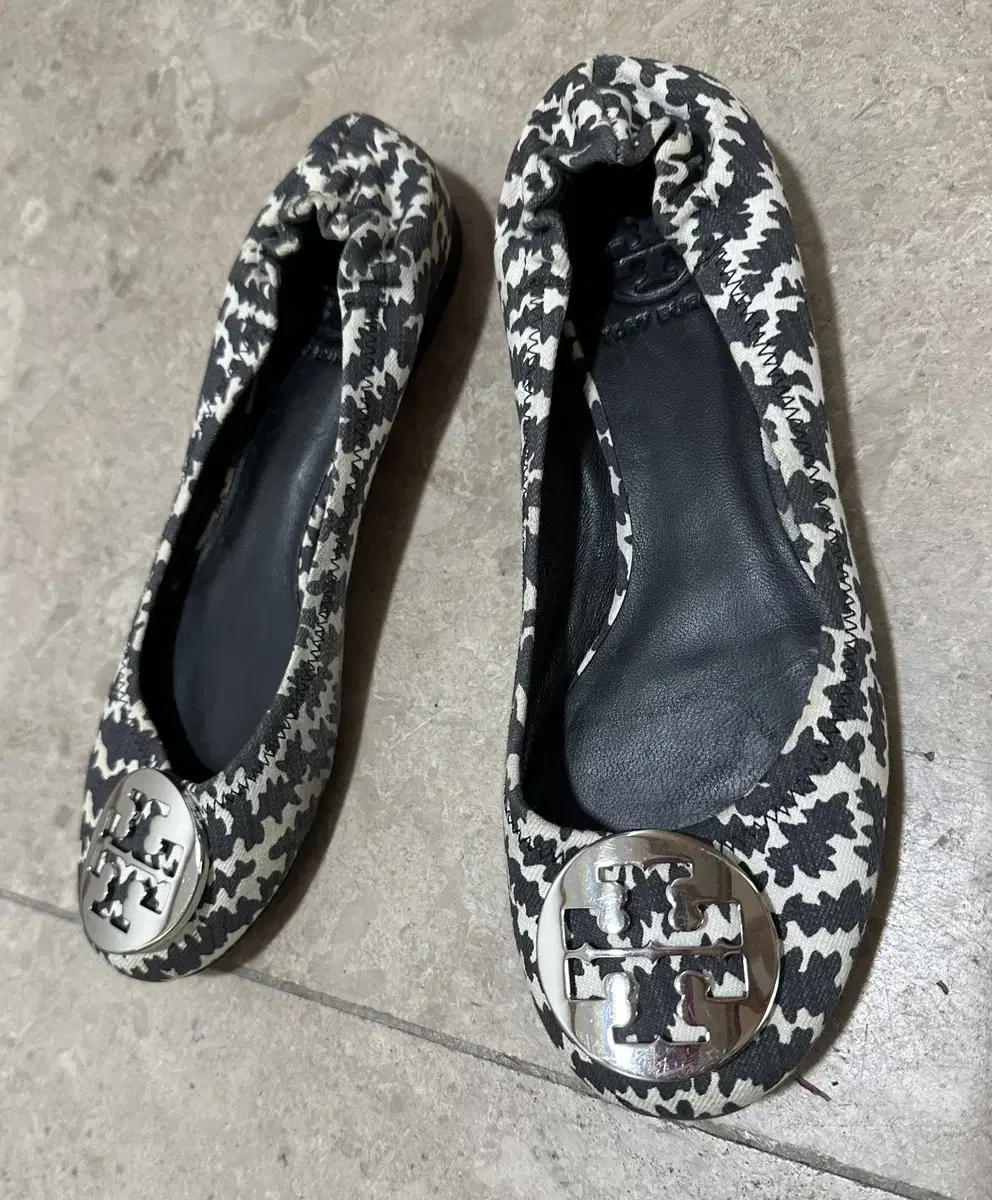 Tory Burch flat shoes