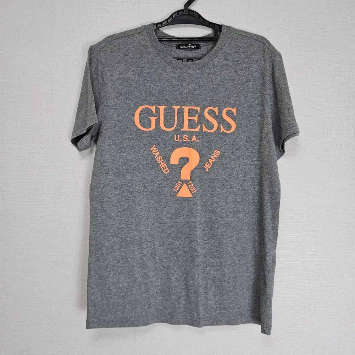 Breakthrough discount on a first-come, first-served basis!! Guess Orange Main Logo Vahn Short Sleeve Tee Gray 55 Size