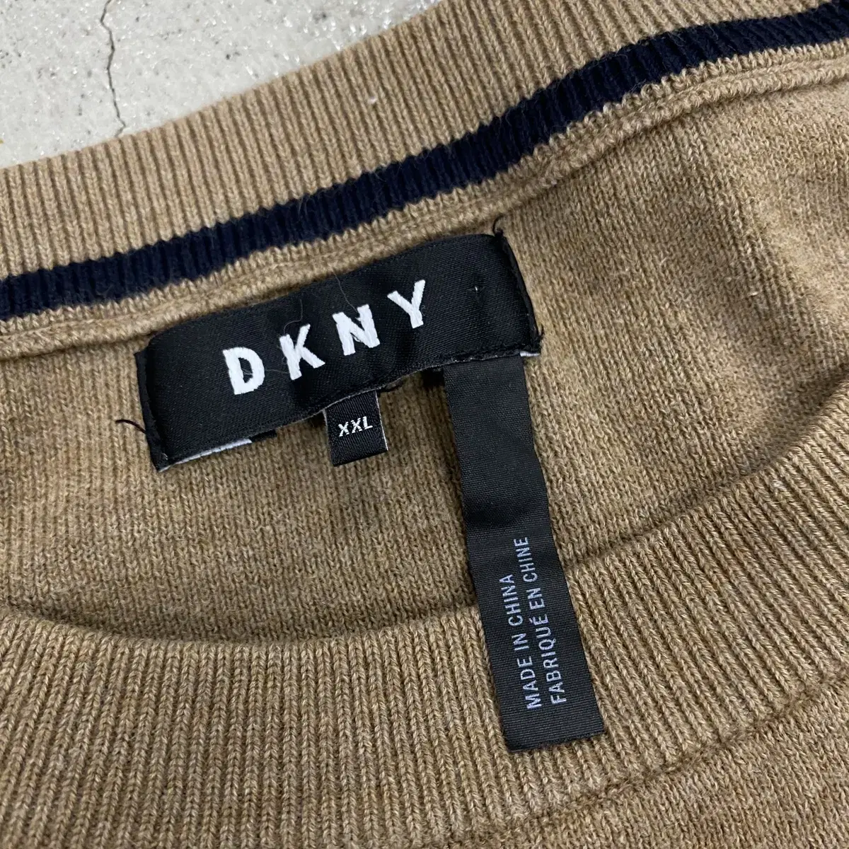 Dkny 스펠아웃 베이지 린넨 니트